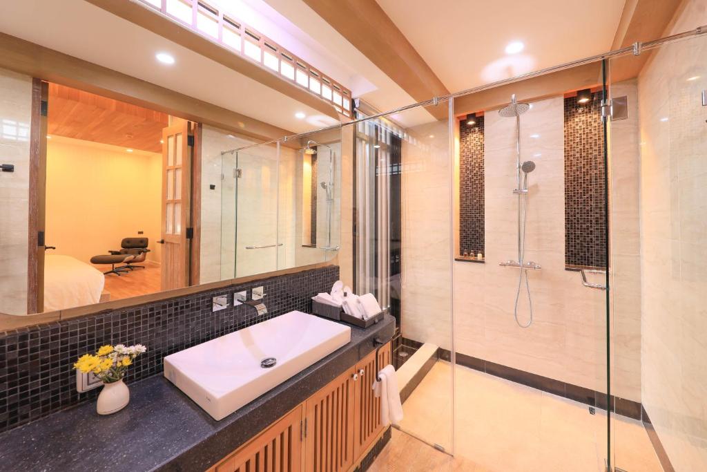 Bathroom 5 Star Kundala Beach Resort Hua Hin Bathroom 5 Star Kundala Beach Resort Hua Hin