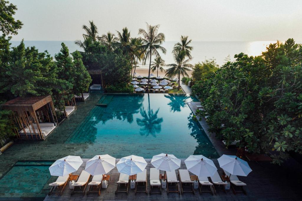สระว่ายน้ำสวย โรงแรมเคปนิทรา 5 ดาว สระว่ายน้ำสวย โรงแรมเคปนิทรา 5 ดาว