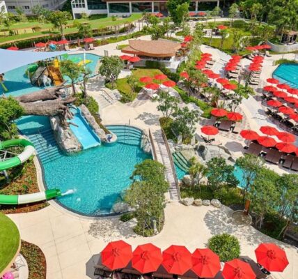 Beautiful Pool Five Star Hotel Amari Pattaya