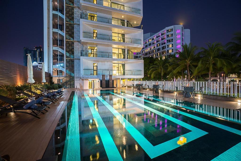 โรงแรมสระว่ายน้ำสวยระดับ 5 ดาว เมร่า มาเร่ พัทยา โรงแรมสระว่ายน้ำสวยระดับ 5 ดาว เมร่า มาเร่ พัทยา