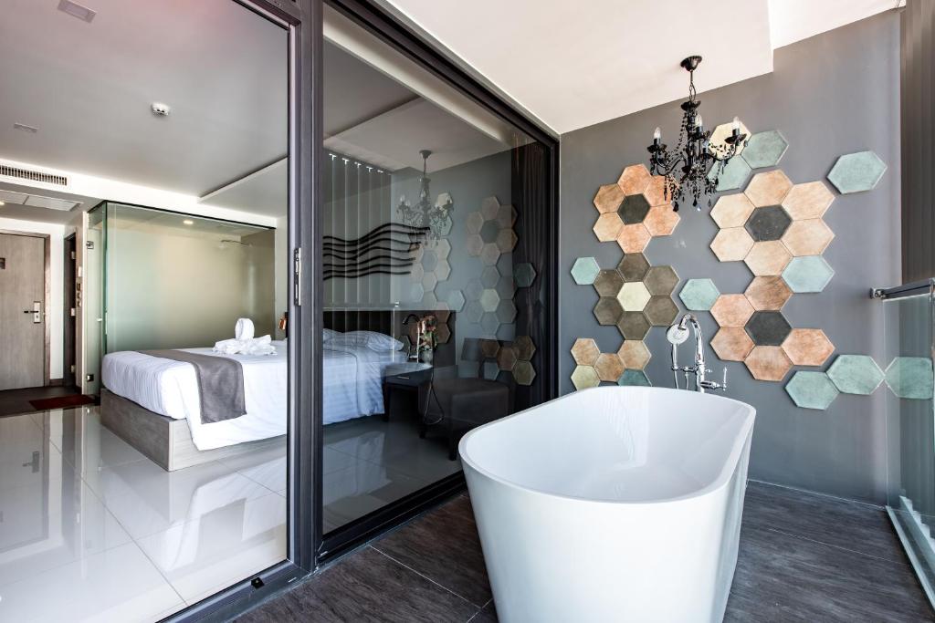 Jacuzzi Backwoods Hotel Pattaya 5 Star Jacuzzi Backwoods Hotel Pattaya 5 Star