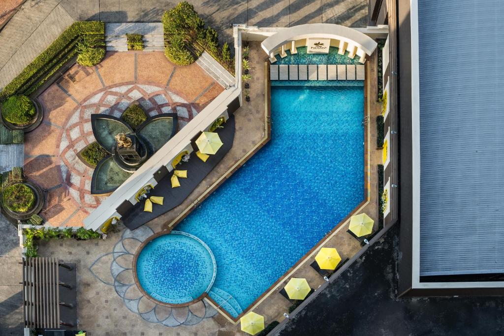 Outdoor swimming pool 5 Star Grand Palazzo Hotel Outdoor swimming pool 5 Star Grand Palazzo Hotel