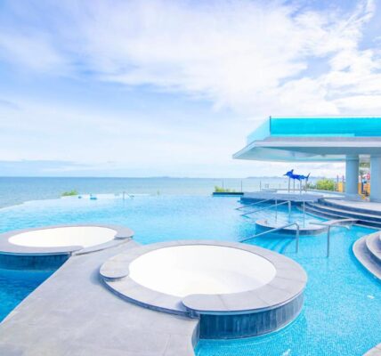 Outdoor swimming pool 5 Star Royal Cliff Beach Hotel