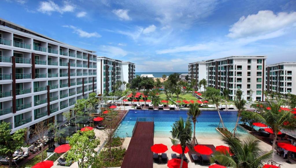 Outdoor swimming pool Amari Hua Hin Five Star Hotel Outdoor swimming pool Amari Hua Hin Five Star Hotel