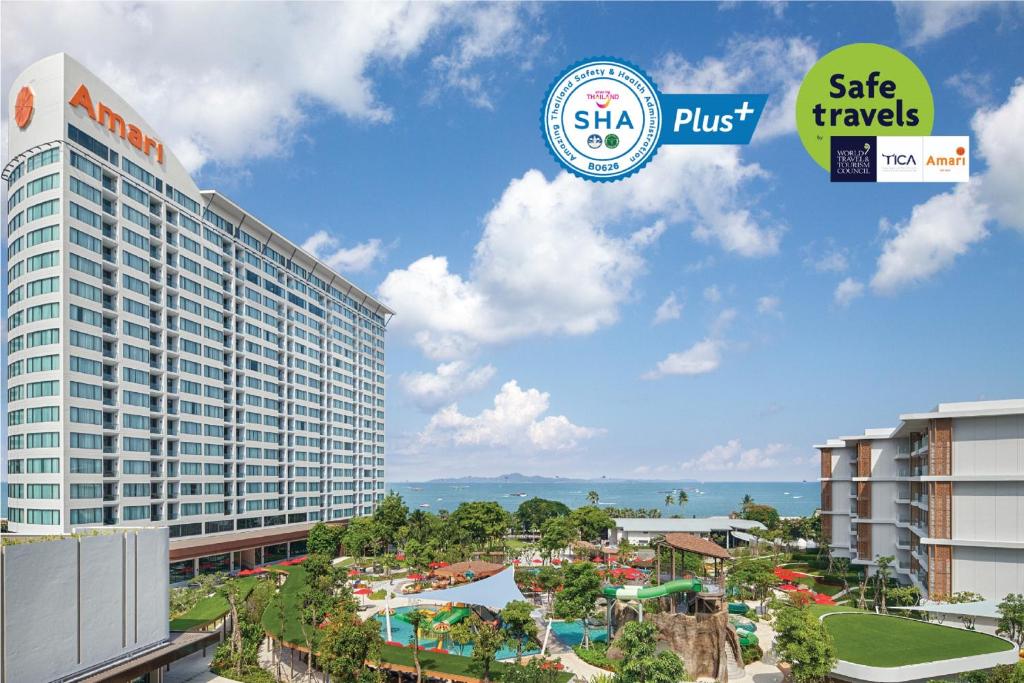 Outdoor swimming pool Amari Pattaya Five Star Hotel Outdoor swimming pool Amari Pattaya Five Star Hotel