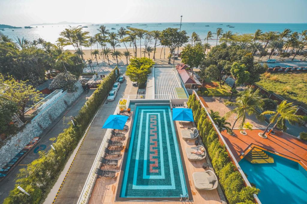 Outdoor swimming pool Mera Mare Pattaya Hotel 5 Star Outdoor swimming pool Mera Mare Pattaya Hotel 5 Star